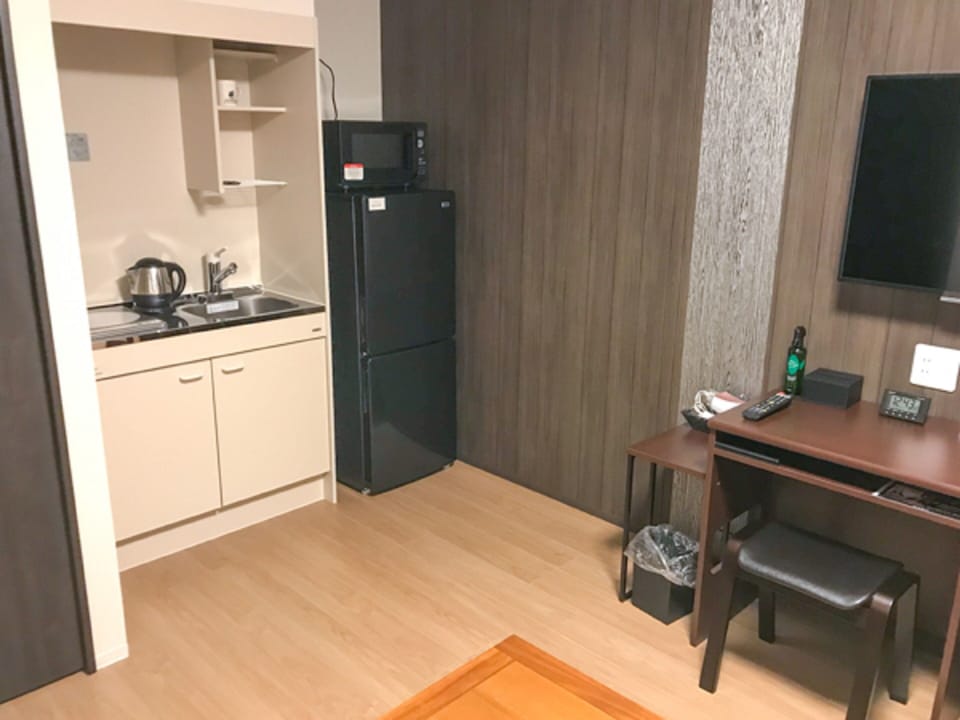 Desk, WiFi (free), bed sheets