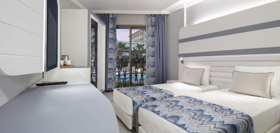 Economy Room | Egyptian cotton sheets, premium bedding, free minibar, in-room safe