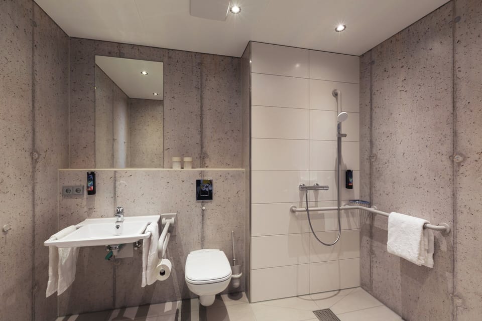 Standard Room, 1 Queen Bed, Accessible | Bathroom | Shower, hair dryer, towels, soap
