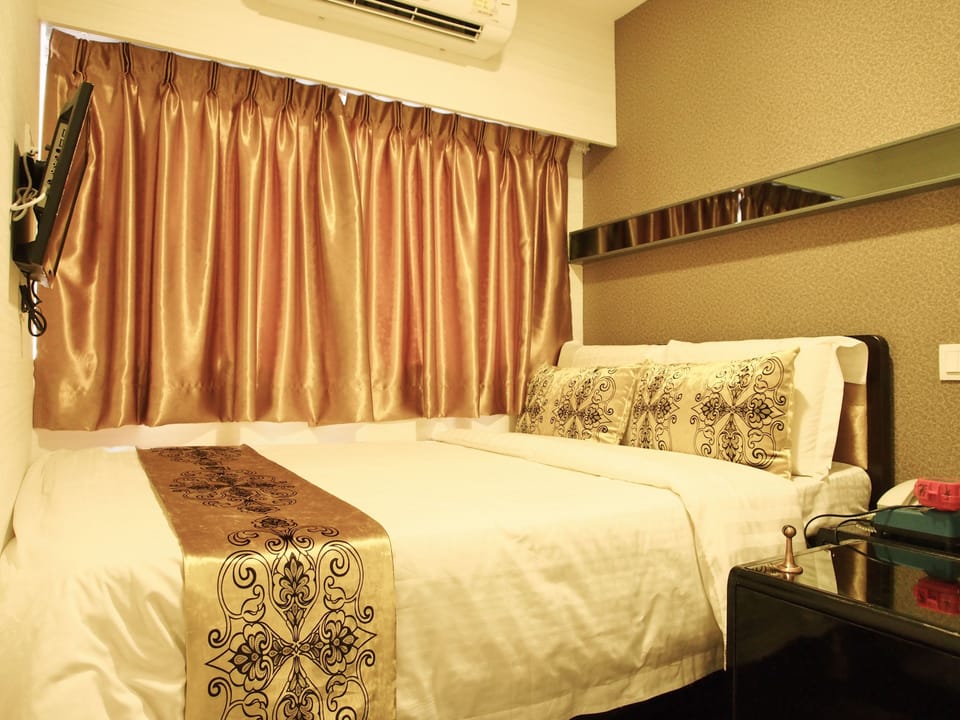 Double Room | Egyptian cotton sheets, premium bedding, down comforters, pillowtop beds