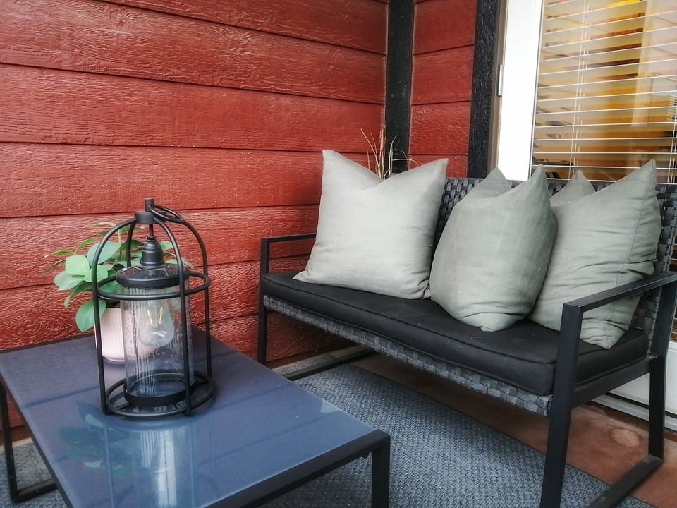 2nd balcony with comfortable seating, BBQ, and mountain views.