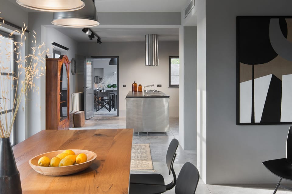 Kitchen & Dining Area