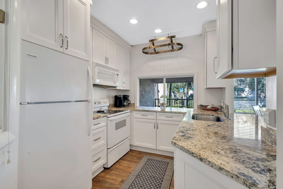 Marble Counters - Fully Equipped Kitchen
