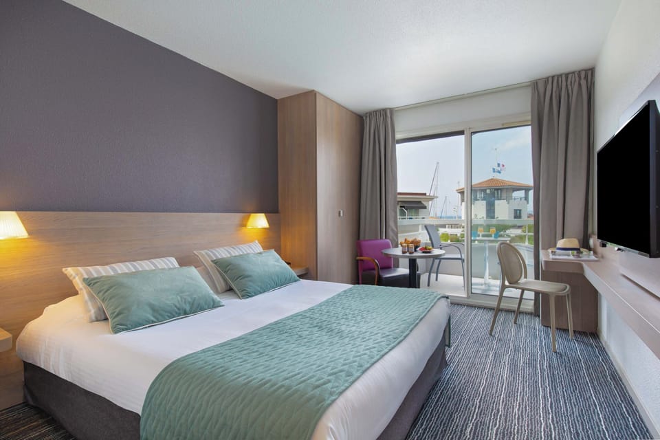 Superior Room, 1 Queen Bed, Sea View, Poolside | Premium bedding, minibar, in-room safe, individually decorated