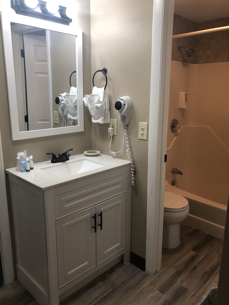Combined shower/tub, deep soaking tub, free toiletries, hair dryer