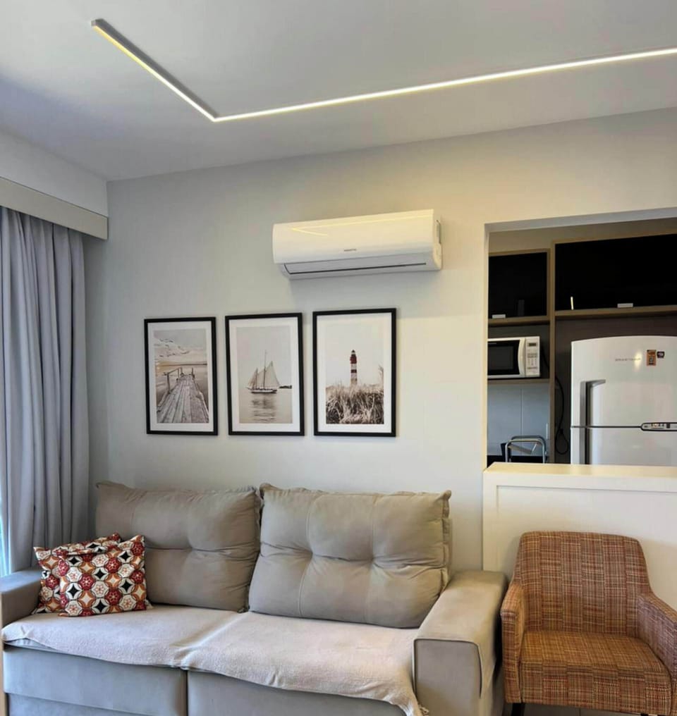 Excepcional Nautilus Casa Clube com Vista Mar | Living area | 40-inch Smart TV with digital channels, TV, Netflix