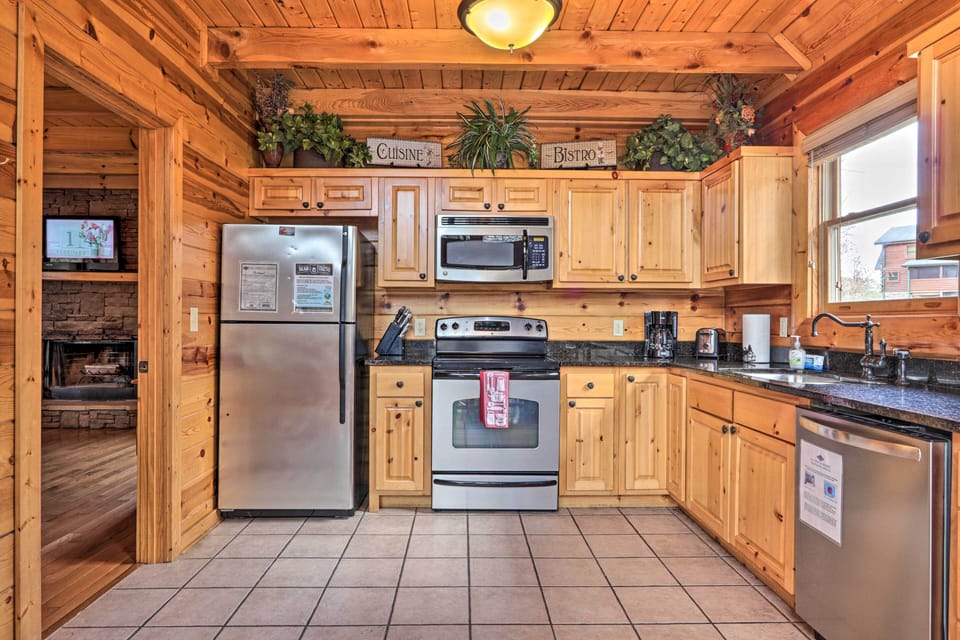 Kitchen | Main Level