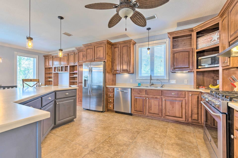 Kitchen | Main Level | Fully Equipped