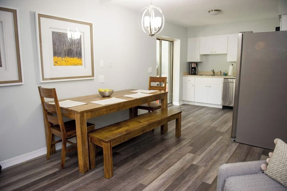 Eat a home cooked meal at the rustic dining room set or bring food in from one of the dozens of local restaurants within walking distance.