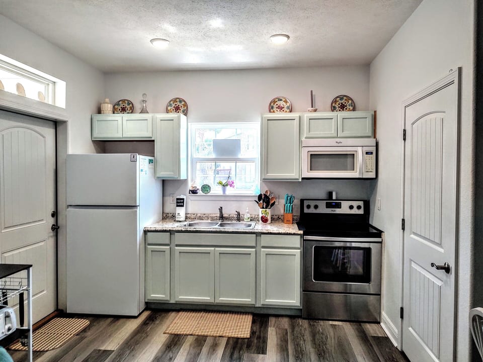 full kitchen 