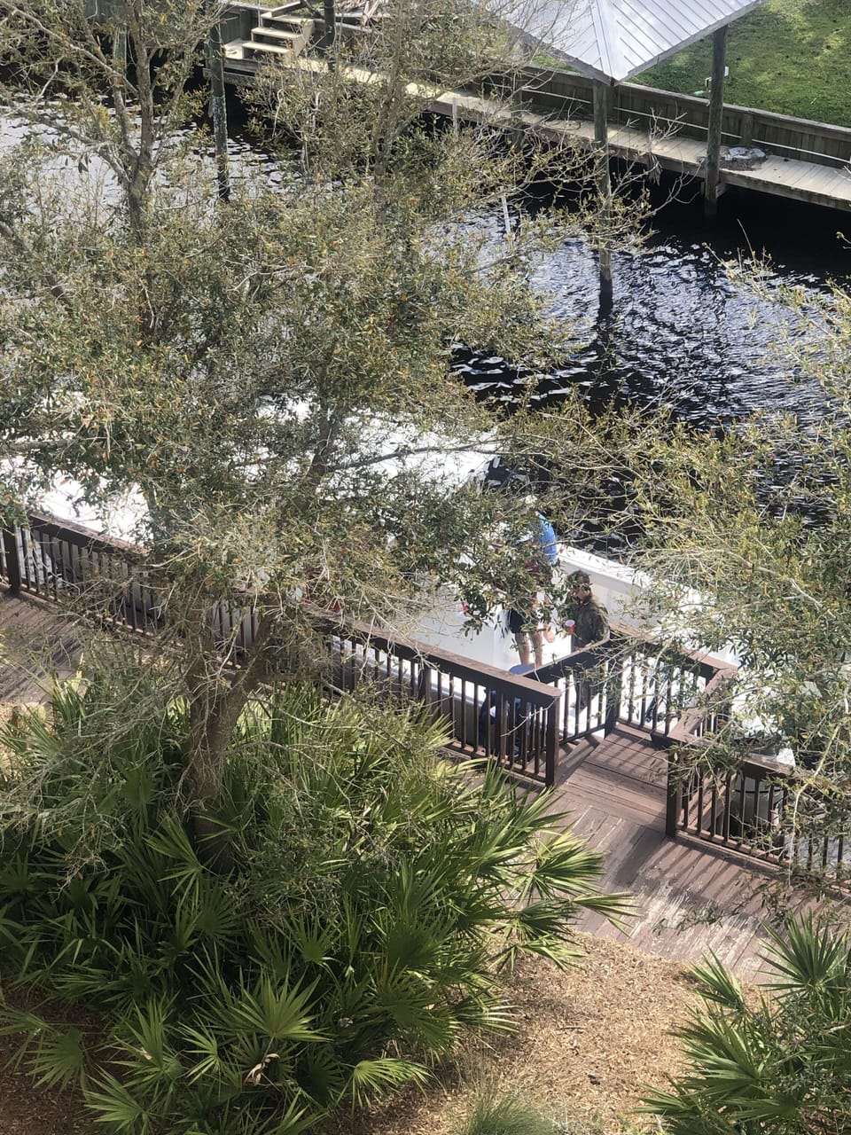Day docking for boats. First come first serve. There are 8 day docks available. 