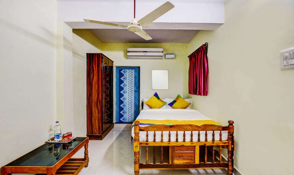 Deluxe Room | Iron/ironing board, free WiFi, bed sheets