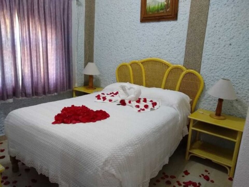 Villa Grande | Desk, cribs (free), rollaway beds (surcharge), WiFi (free)