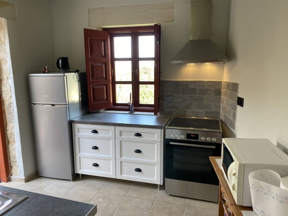 Design Cottage | Private kitchen | Fridge, microwave, coffee/tea maker, electric kettle
