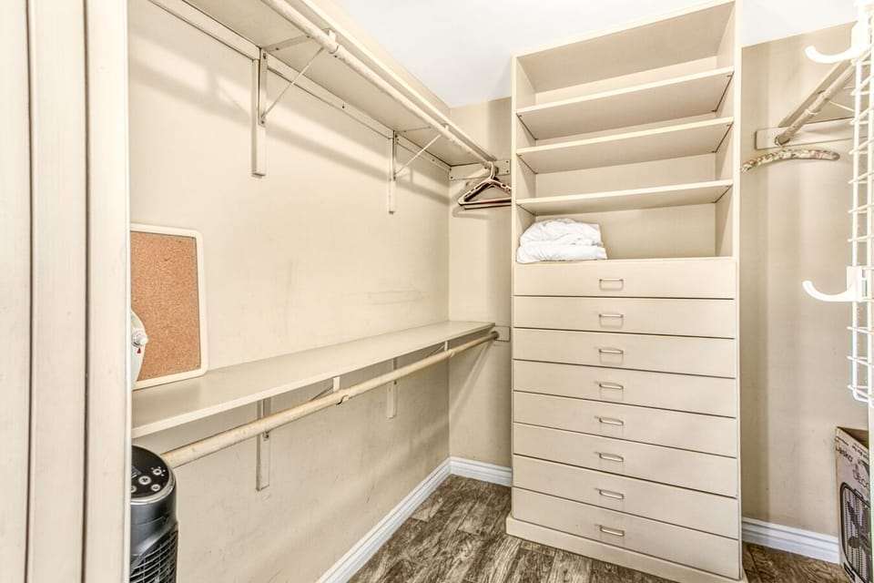 242MAR - master closet