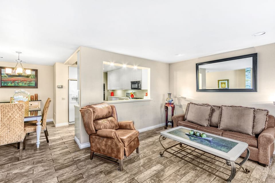 242MAR - Family Room