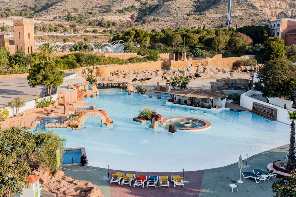 5 outdoor pools, sun loungers