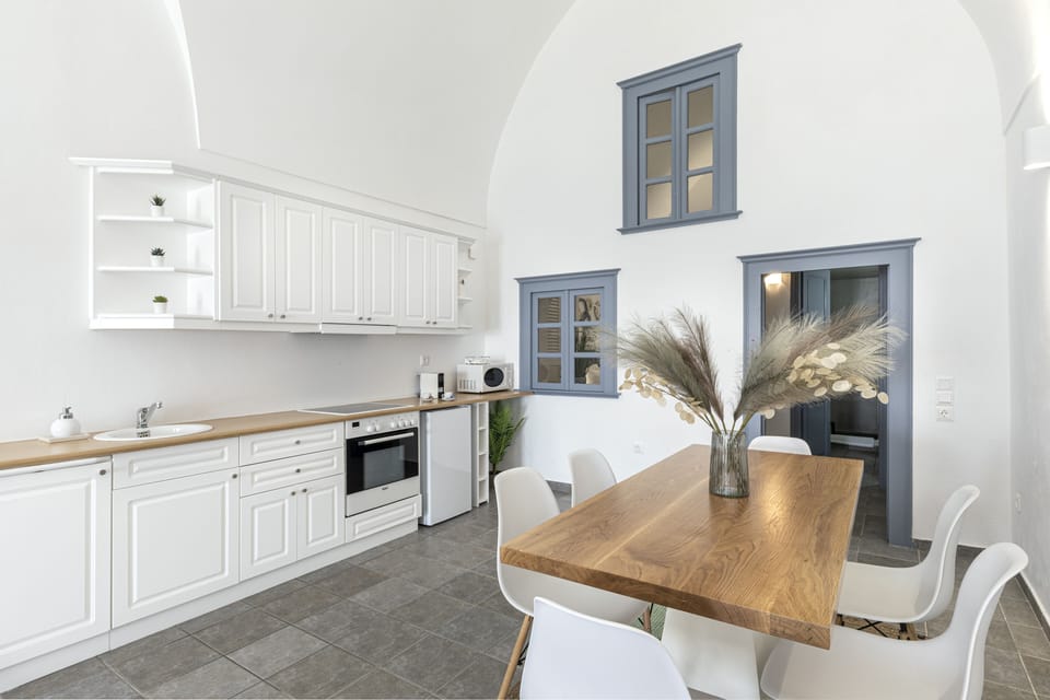 One-Bedroom House with Caldera View | Pillowtop beds, soundproofing, iron/ironing board, free WiFi