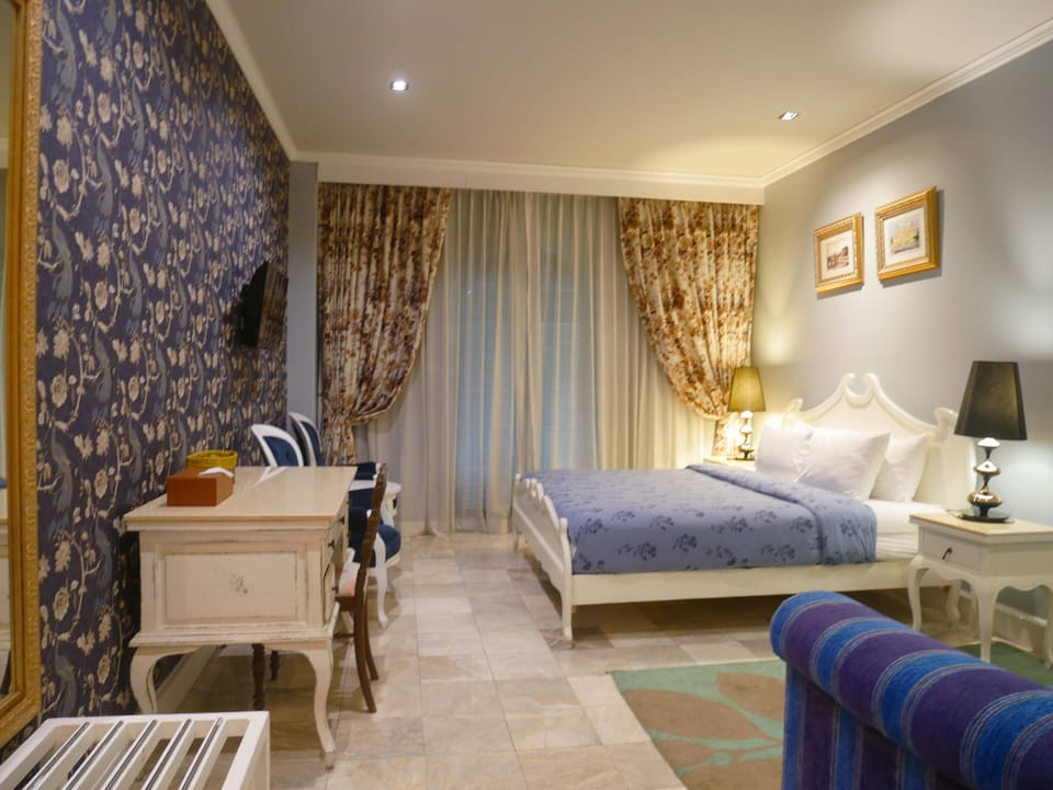 Grand Deluxe Double Room | Minibar, rollaway beds, free WiFi, bed sheets