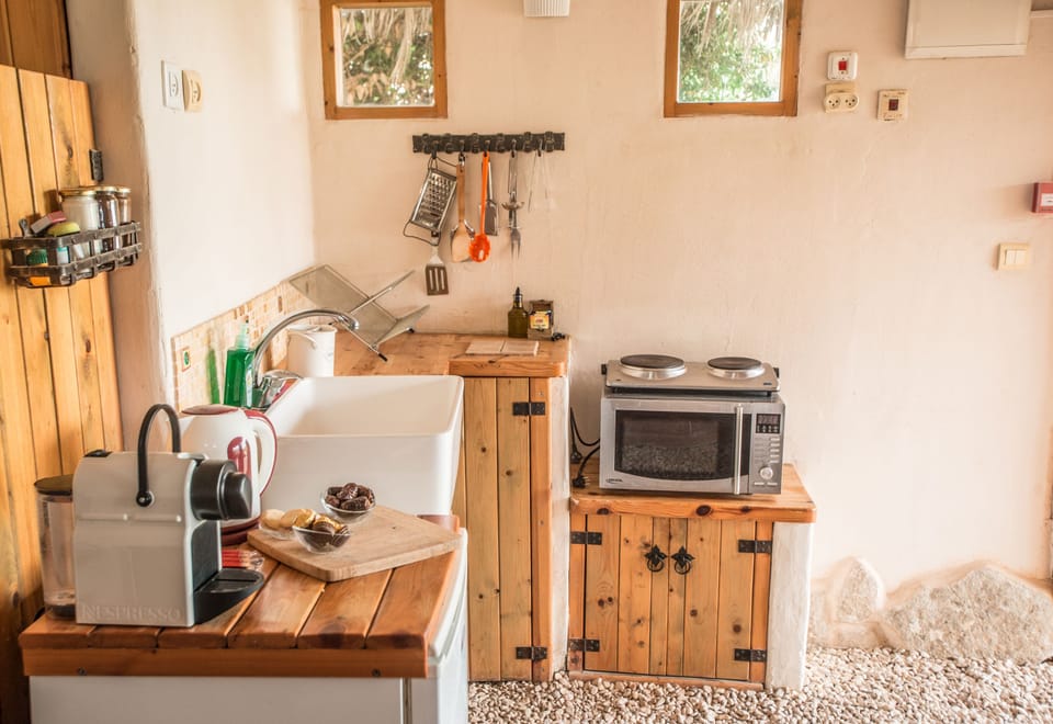 Mini-fridge, espresso maker, coffee/tea maker, electric kettle