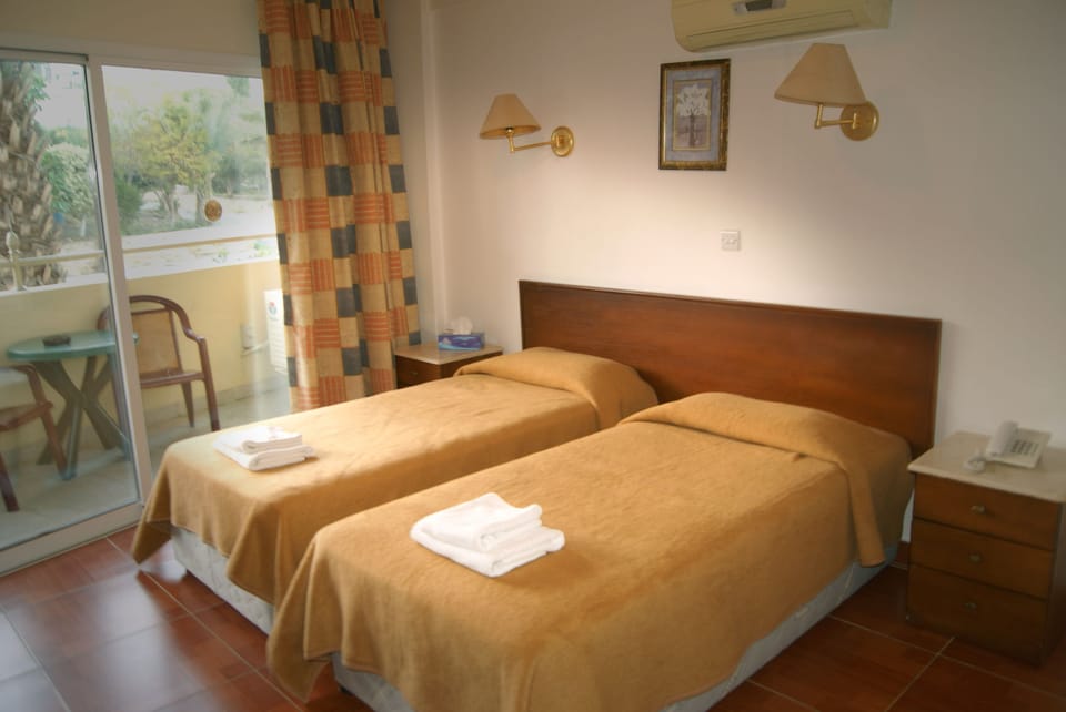 Double Room | In-room safe, desk, blackout drapes, iron/ironing board