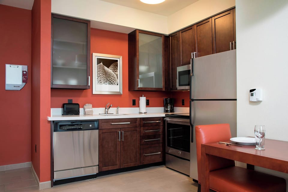 Premium bedding, in-room safe, desk, laptop workspace