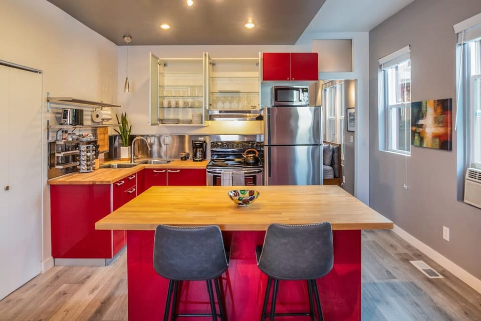 Fully equipped with all the essentials, this space offers everything you need for a home-cooked meal or a cozy cup of coffee. The kitchen is stocked with cooking basics, including pots, pans, and utensils, making meal preparation easy and convenient.