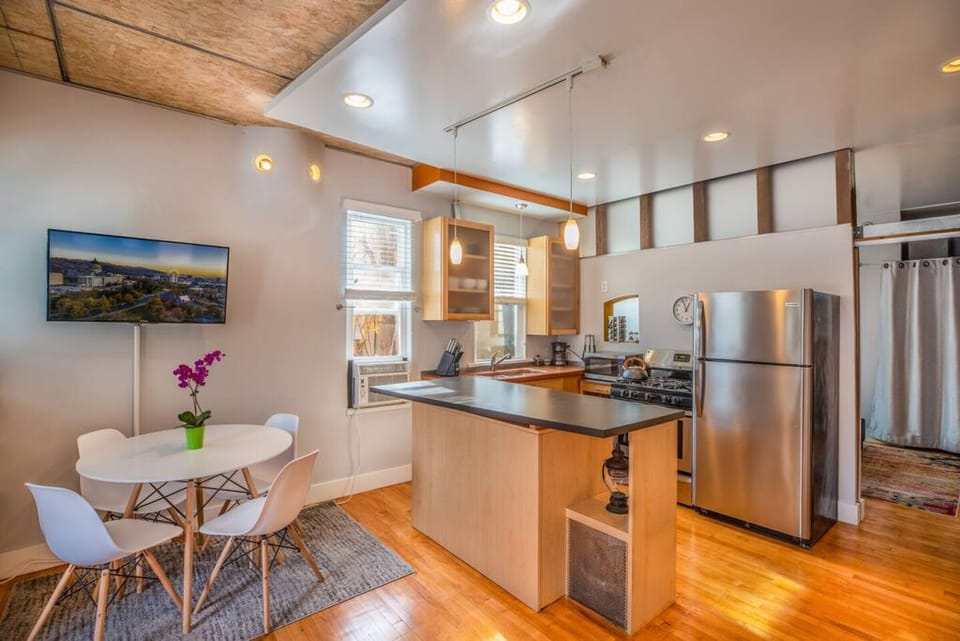 Kitchen and dining area.