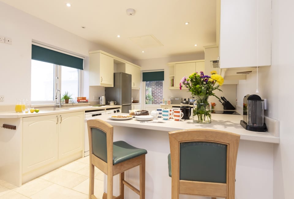 Wyndthorpe Cottage, Milton Abbas: The well-equipped kitchen