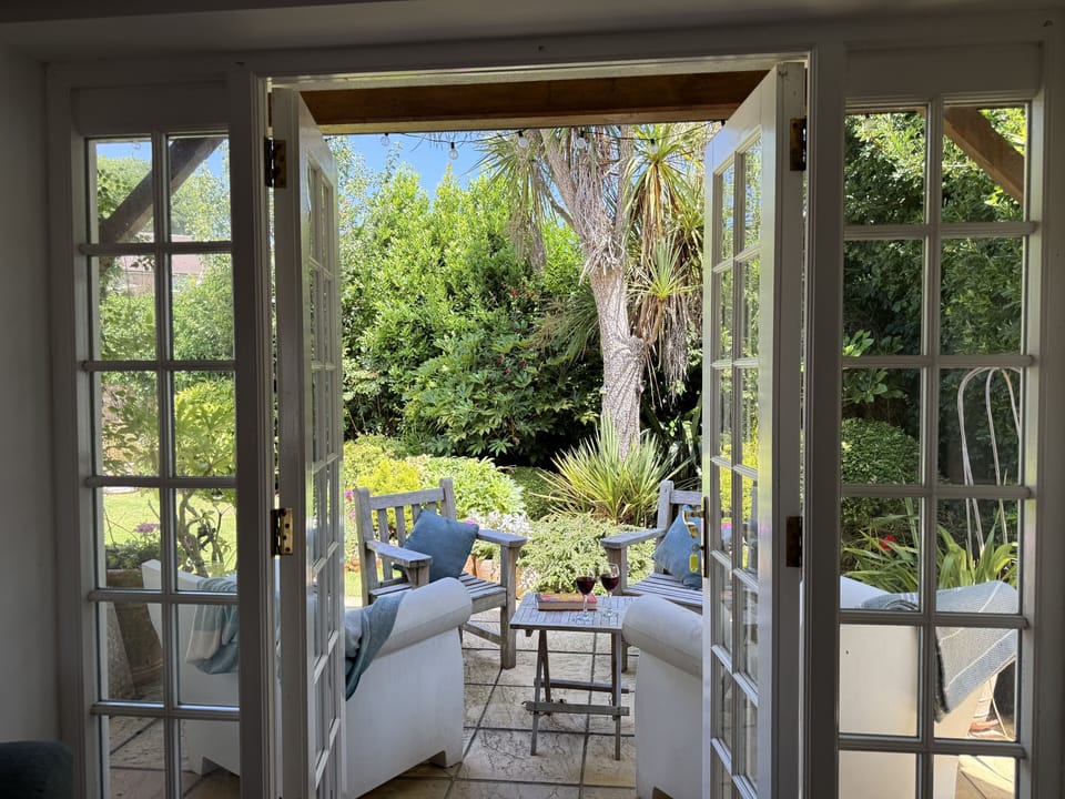 The White House, West Lulworth: Doors lead from the sitting room to the patio area