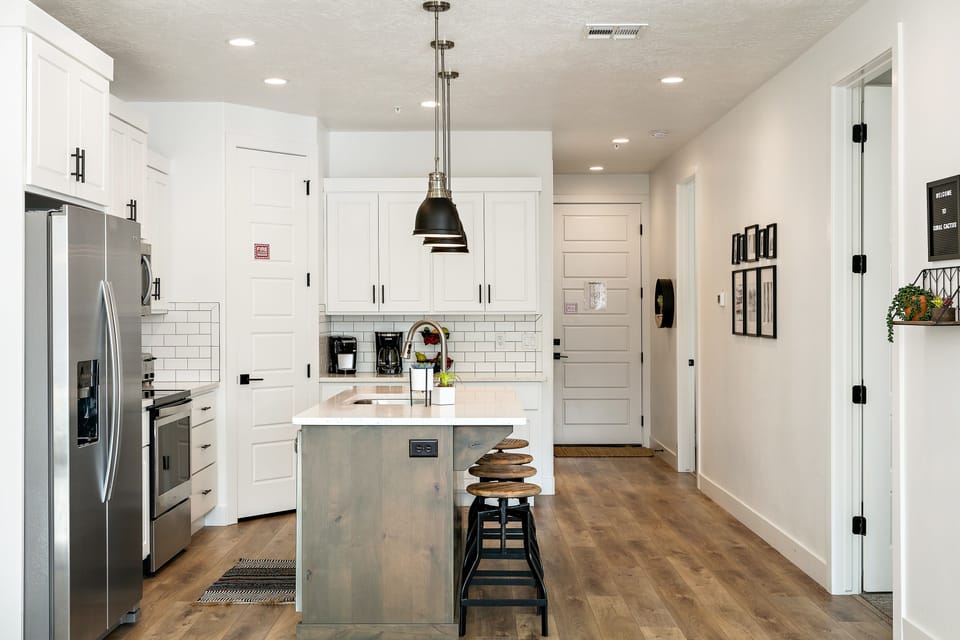 Townhome, 6 Bedrooms | Private kitchen | Fridge, oven, coffee/tea maker, toaster
