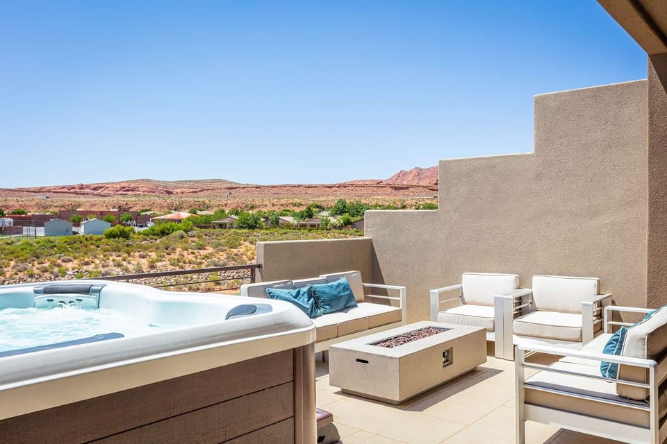 Townhome, 5 Bedrooms | Outdoor spa tub