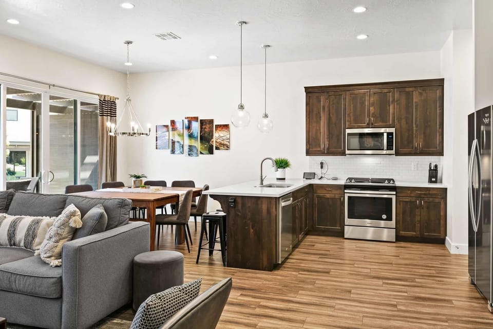 Townhome, 3 Bedrooms | Private kitchen | Fridge, oven, coffee/tea maker, toaster