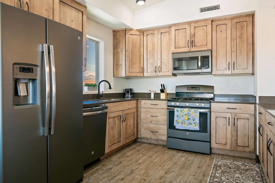 Condo, 2 Bedrooms | Private kitchen | Fridge, oven, coffee/tea maker, toaster