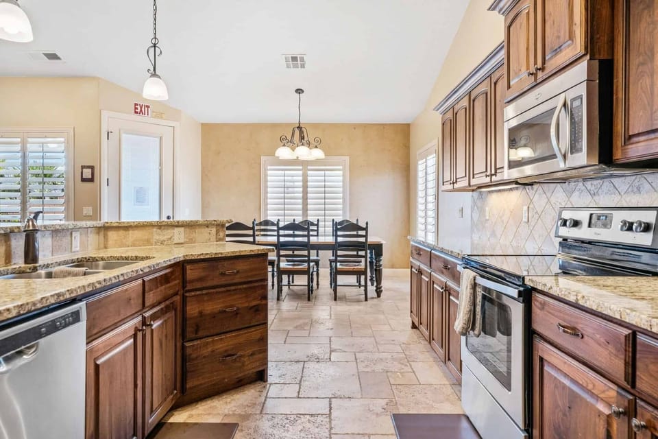 House, 5 Bedrooms | Private kitchen | Coffee/tea maker, fridge, oven, toaster