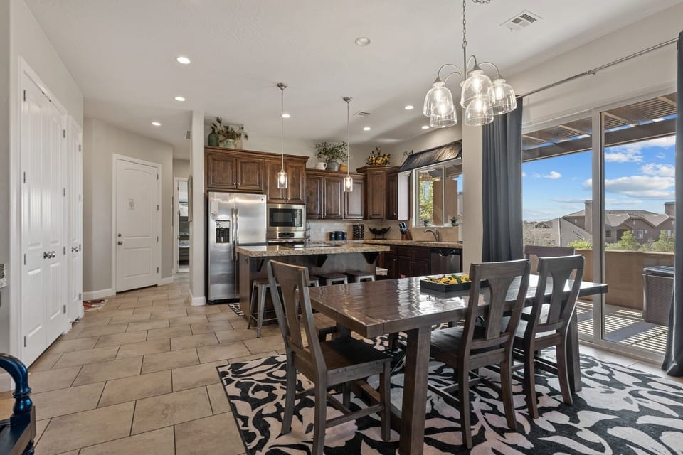 Townhome, 3 Bedrooms | Dining