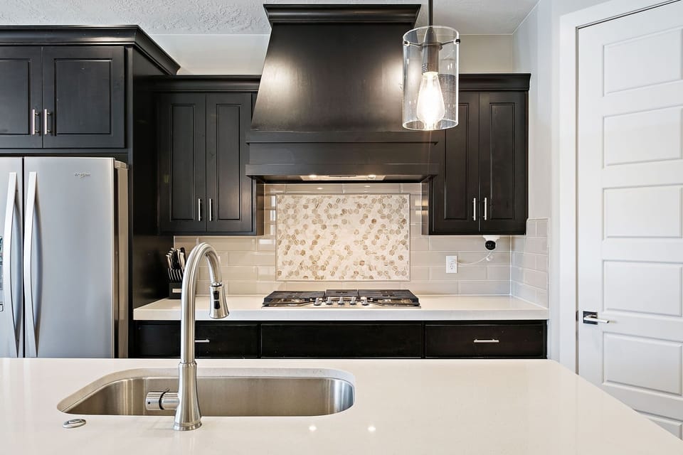 Townhome, 6 Bedrooms | Private kitchen | Fridge, oven, coffee/tea maker, toaster