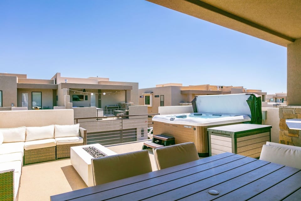 Townhome, 5 Bedrooms | Property grounds