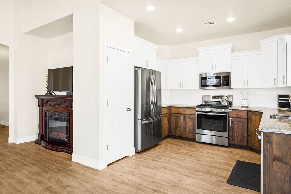 House, 3 Bedrooms | Private kitchen | Fridge, oven, coffee/tea maker, toaster