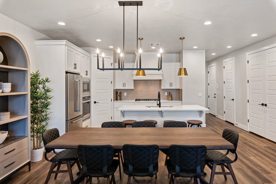 Townhome, 4 Bedrooms | Dining room