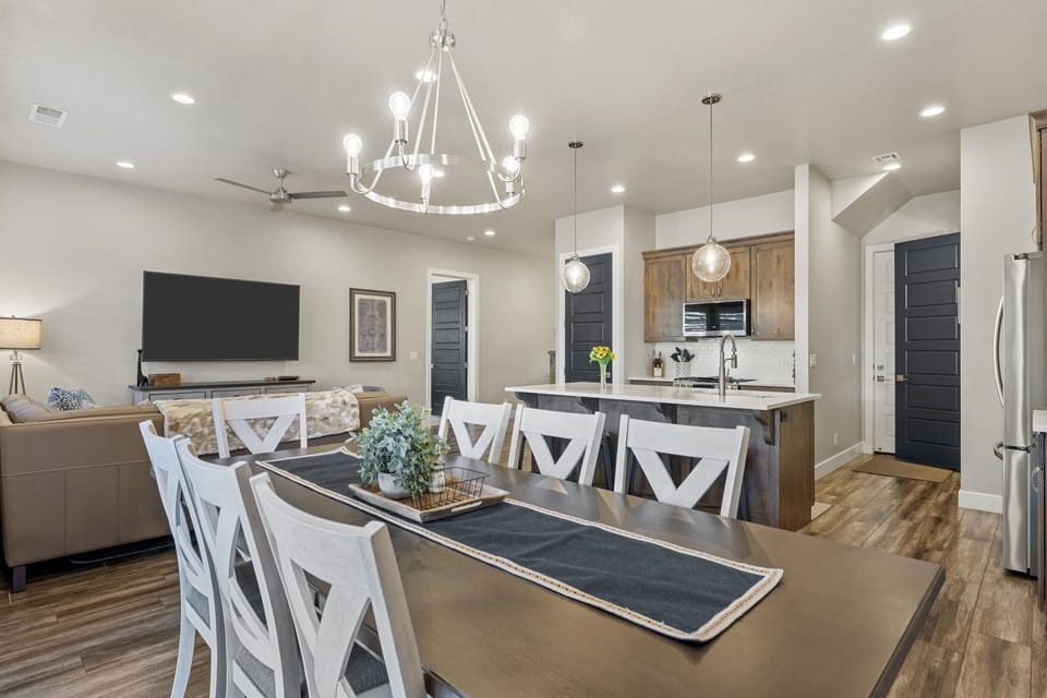 Townhome, 5 Bedrooms | Interior