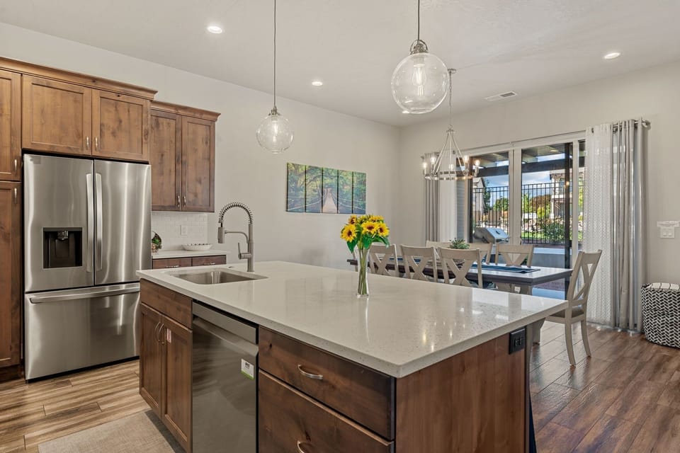 Townhome, 5 Bedrooms | Private kitchen | Fridge, oven, coffee/tea maker, toaster