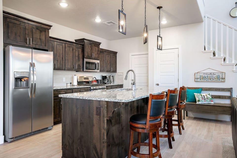 House, 4 Bedrooms | Private kitchen | Fridge, oven, coffee/tea maker, toaster
