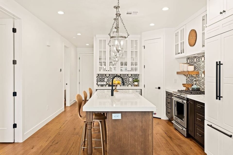 Townhome, 6 Bedrooms | Private kitchen | Fridge, oven, coffee/tea maker, toaster
