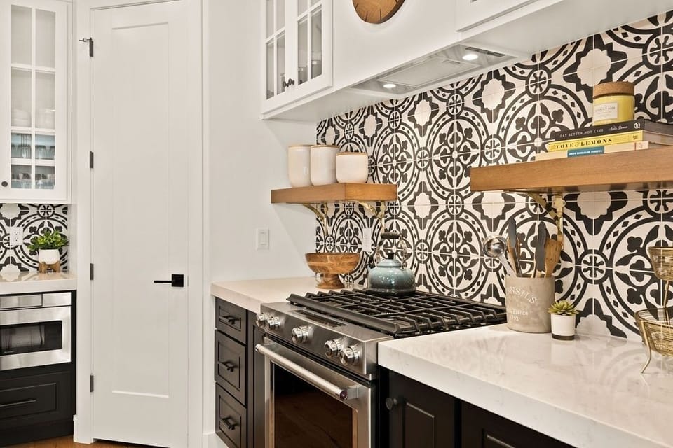Townhome, 6 Bedrooms | Private kitchen | Fridge, oven, coffee/tea maker, toaster
