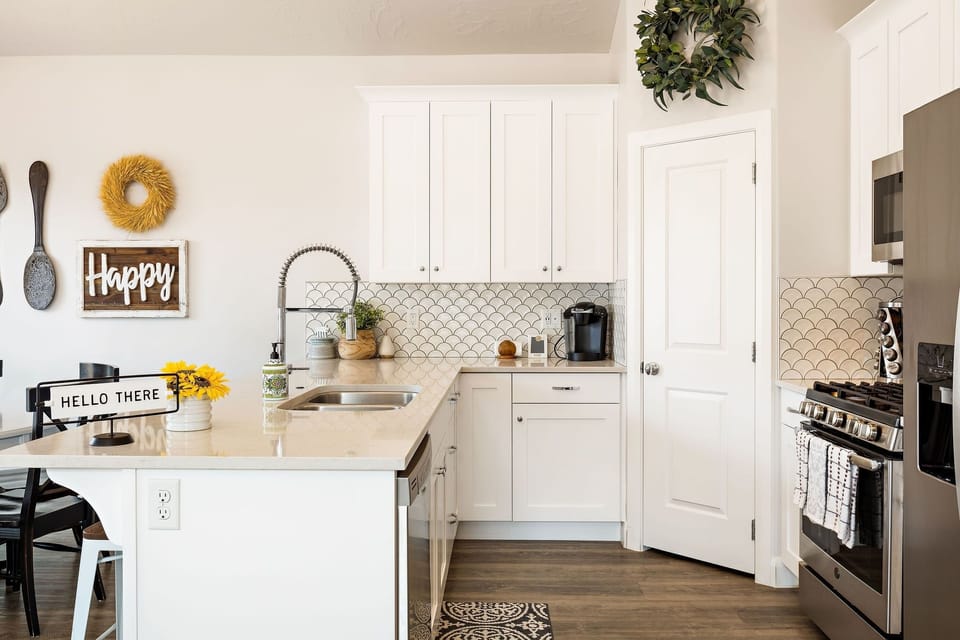 Townhome, 3 Bedrooms | Private kitchen | Fridge, oven, coffee/tea maker, toaster