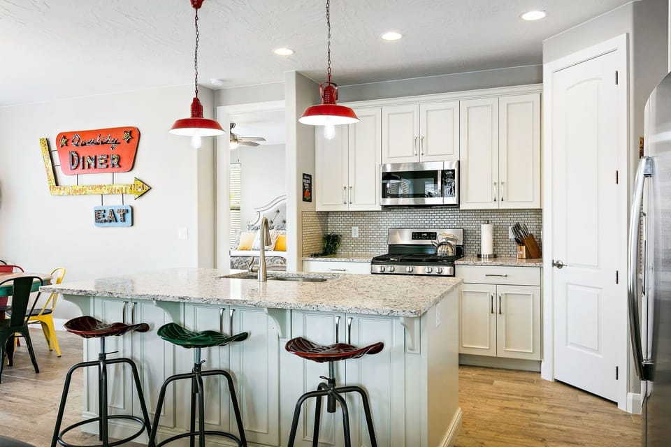 House, 4 Bedrooms | Private kitchen | Fridge, oven, coffee/tea maker, toaster