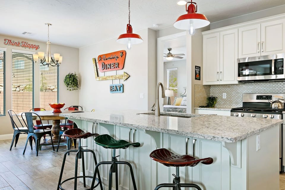 House, 4 Bedrooms | Private kitchen | Fridge, oven, coffee/tea maker, toaster