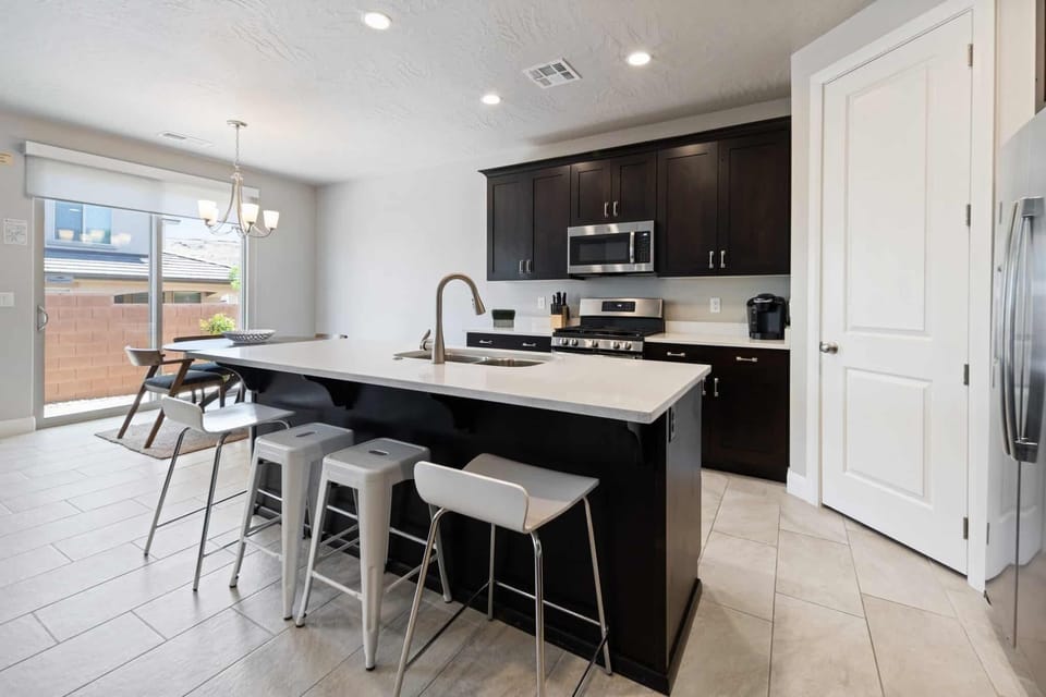 House, 3 Bedrooms | Private kitchen | Fridge, oven, coffee/tea maker, toaster