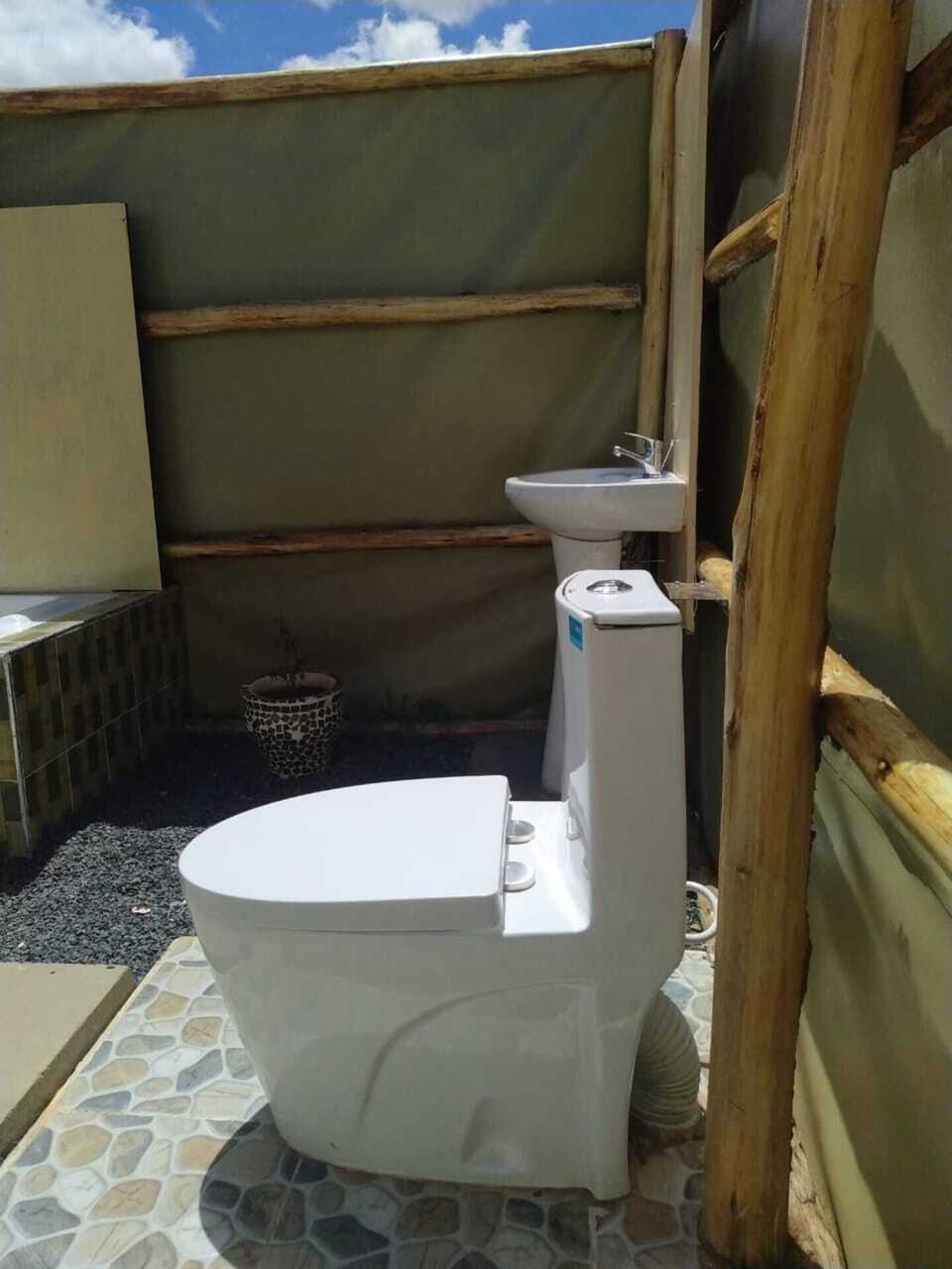 Cabin | Bathroom | Separate tub and shower, deep soaking tub, towels, shampoo